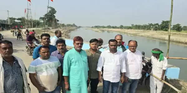 नरपतगंज का चंदा छठ घाट आपसी सौहार्द्र का है प्रतीक