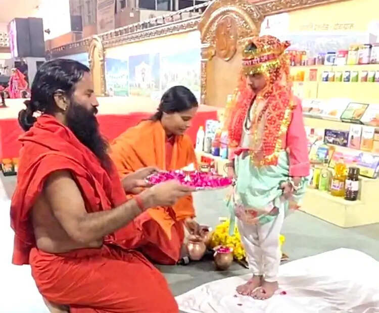 बलात्कारियों, भ्रष्टाचारियों और गोहत्यारों को फांसी हो: रामदेव