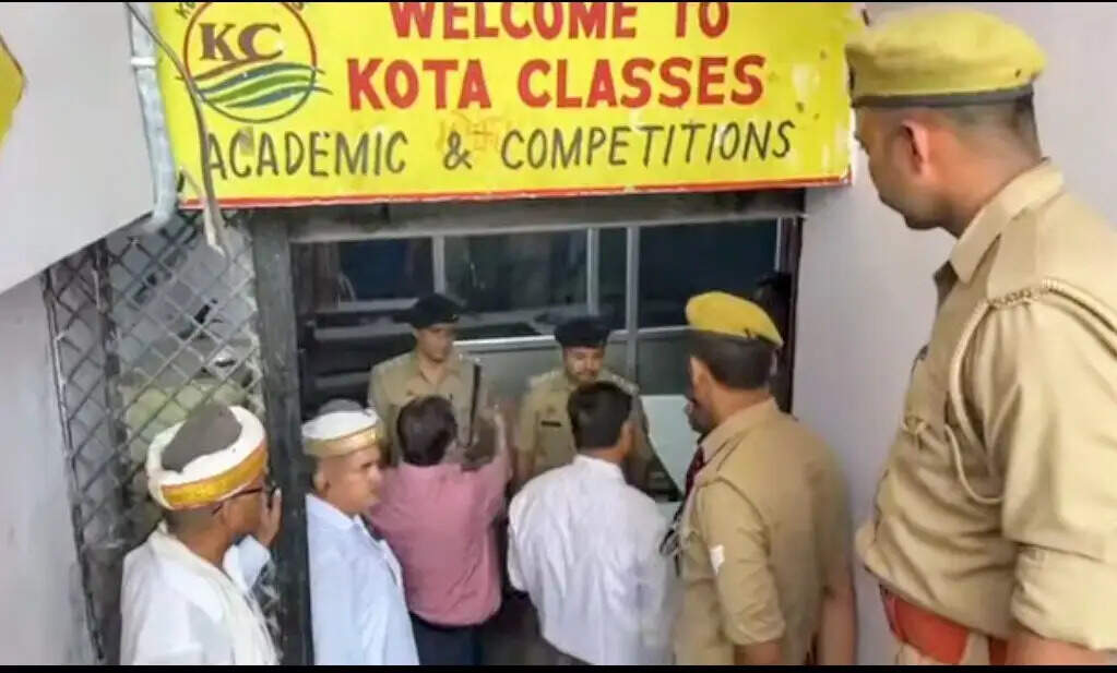 लखनऊ अग्निकांड के बाद प्रदेश भर में चला जांच अभियान, सुरक्षा मानकों की अनदेखी करने वाले दर्जनों कोचिंग संस्थान सील
