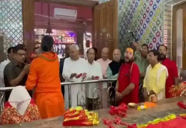 पूर्व मुख्यमंत्री नीतीश कुमार ने बाखोरापुर मां काली मंदिर में की पूजा, बिहार की सुख-समृद्धि की कामना की