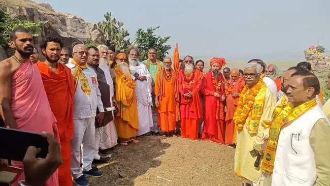 राम वनगमन यात्रा साधु संतों की अगुवाई में महर्षि भरद्वाज की प्रतिमा से शुरू