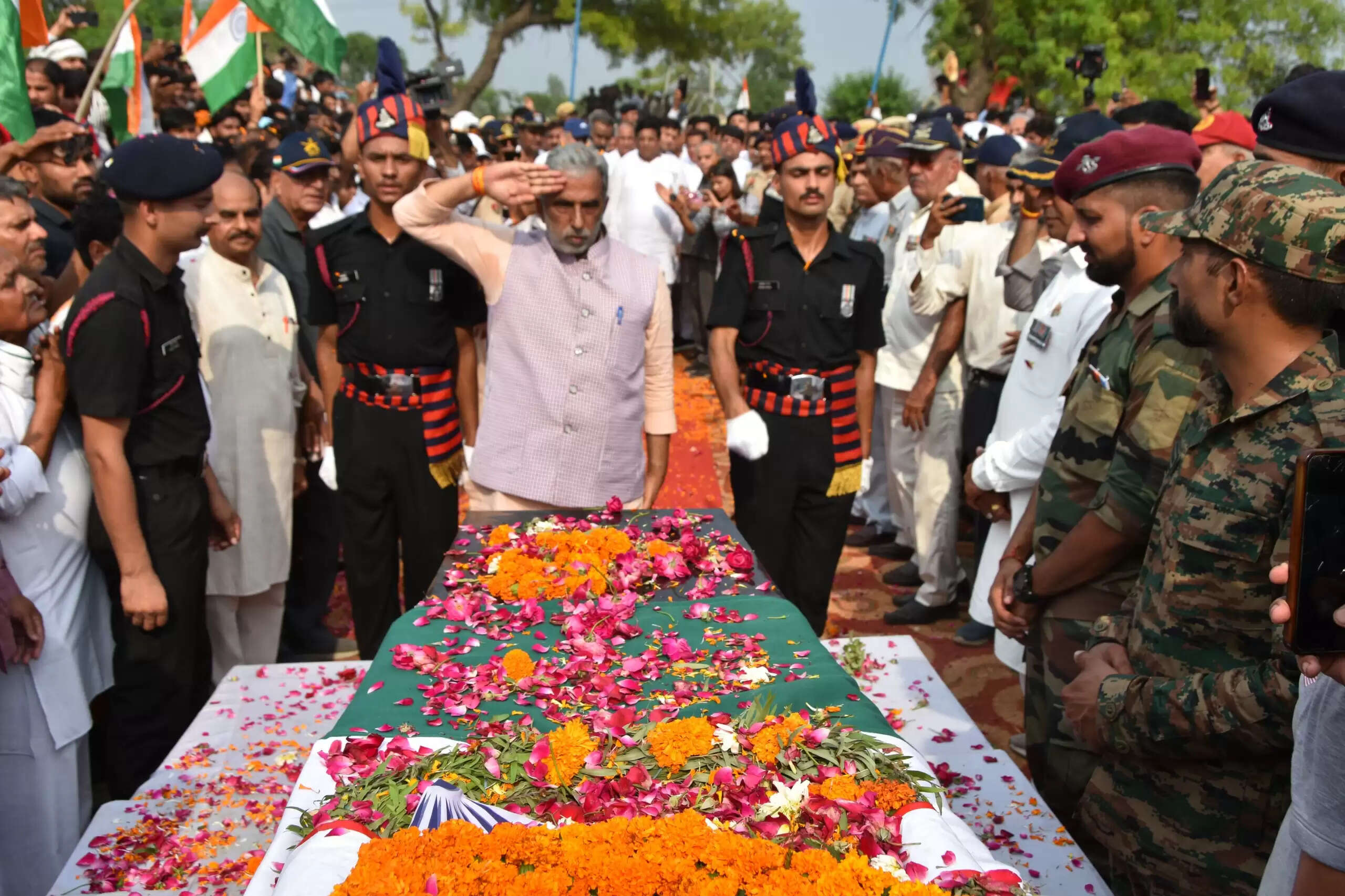 पुंछ में शहीद हुए पलवल के दिनेश का राजकीय सम्मान के साथ संंस्कार