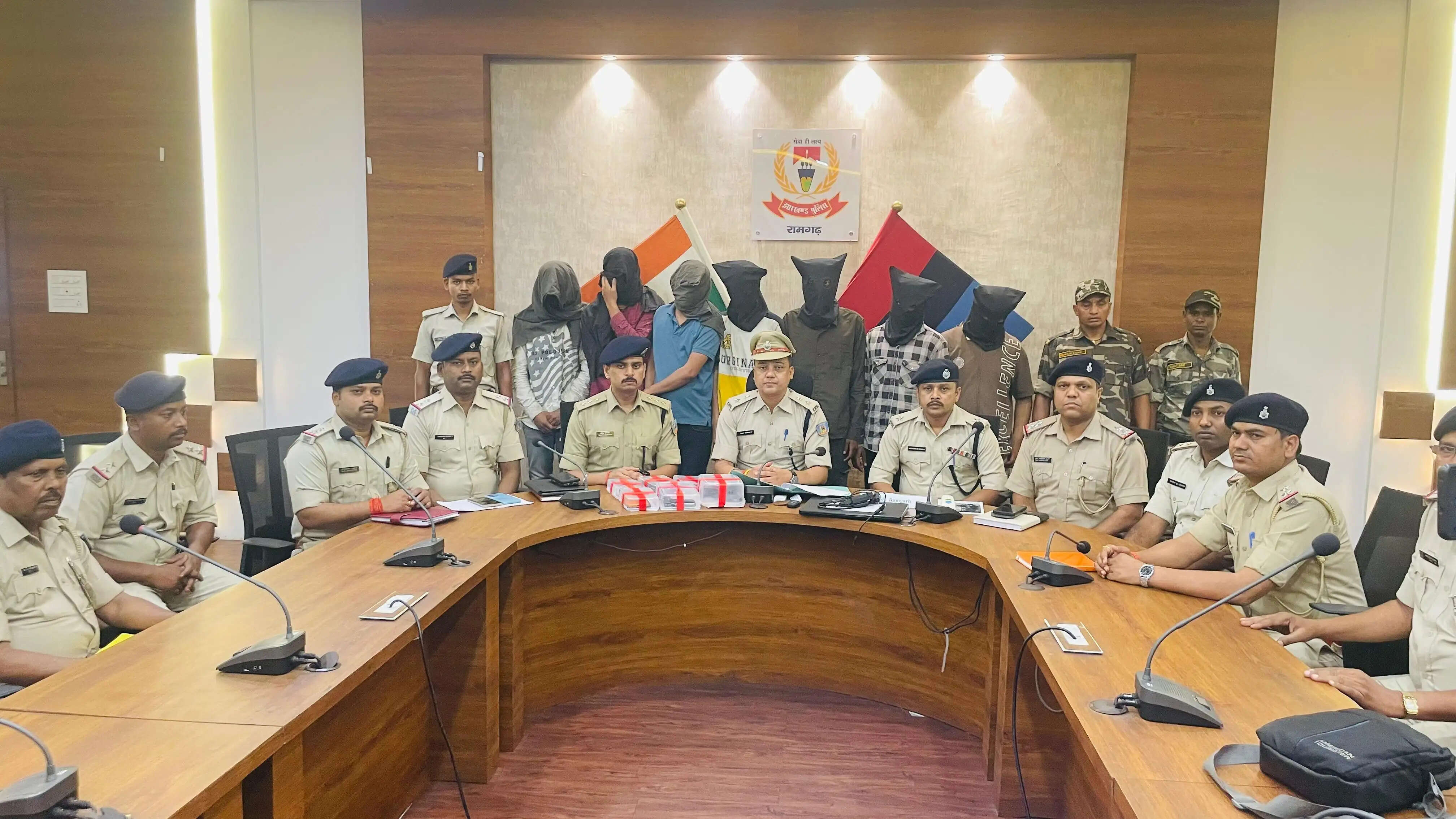 राहुल दुबे गैंग के सात अपराधी हथियार के साथ गिरफ्तार