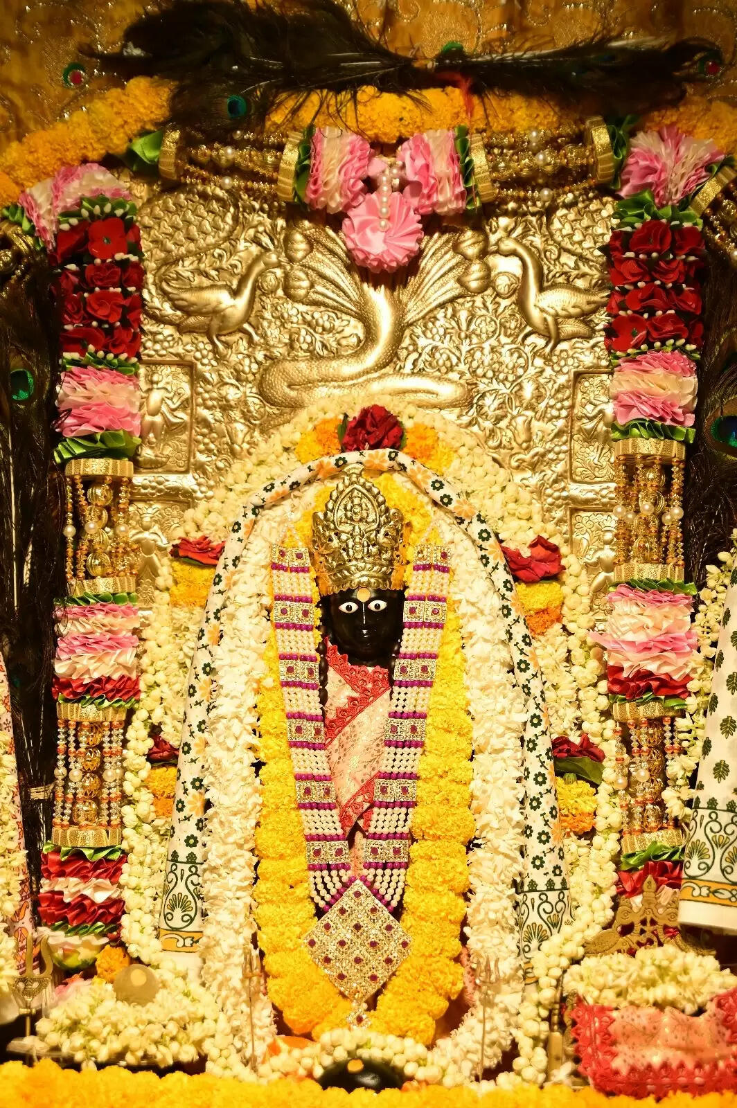 चक्र पुष्करिणी मणिकर्णिका कुंड के जल से श्री काशी विश्वनाथ का किया जलाभिषेक