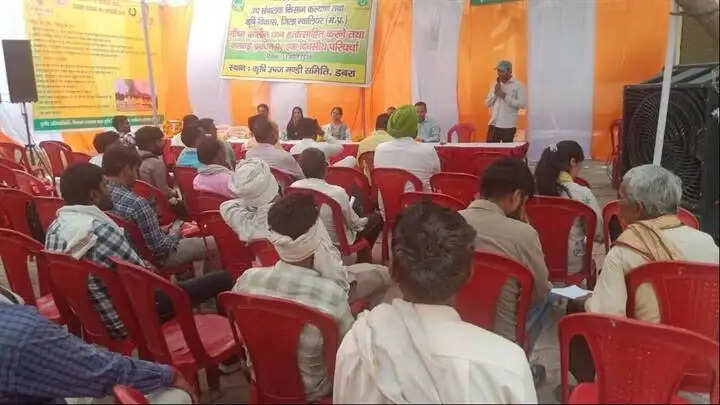 ग्वालियरः नरवाई प्रबंधन एवं ग्रीष्मकालीन धान की बजाय अन्य फसलों के प्रति किसानों को किया जागरूक