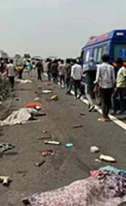 नूंह : दिल्ली-मुंबई एक्सप्रेस-वे पर भीषण हादसा, सात सफाईकर्मियाें की मौत