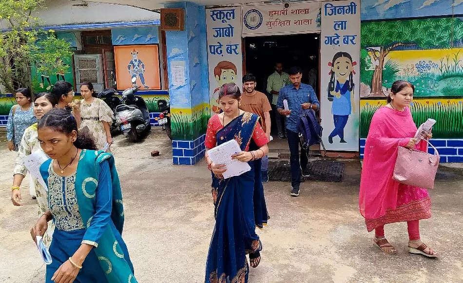 प्री बीएड और प्री डीएलएड की प्रवेश परीक्षा दो पालि‍यों में हुई आयोजित