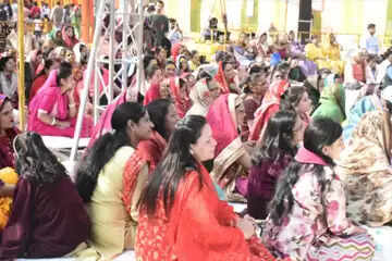 कथावाचक&nbsp;के&nbsp;न&nbsp;आने&nbsp;पर&nbsp;उत्तर प्रदेश के&nbsp;मंत्री सुनील शर्मा ने सुनाई श्रीराम कथा