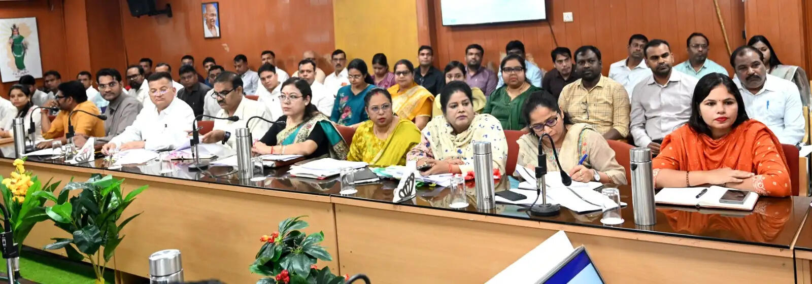 जांजगीर-चांपा में प्रभारी मंत्री ओपी चौधरी ने ली समीक्षा बैठक, विकास कार्यों की गुणवत्ता से समझौता नहीं करने के निर्देश