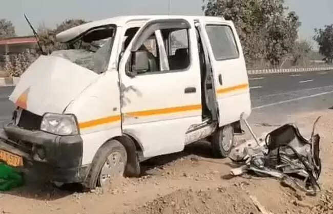 रेवाड़ी में तेज रफ्तार ट्रक ने कार को मारी टक्कर, दो की मौत