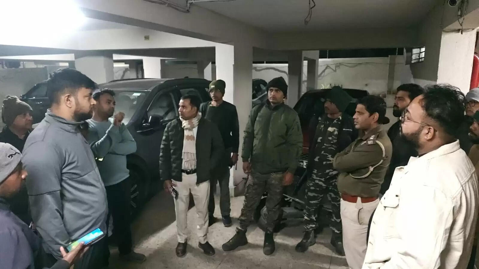 बैंक मैनेजर के फ्लैट से 30 लाख के जेवर और नगदी चोरी