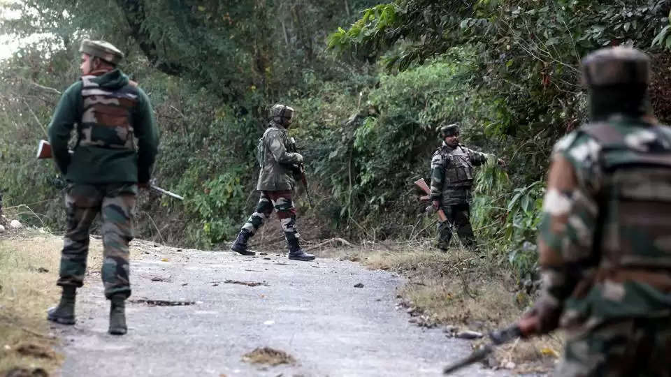 पुंछ जिले के सलामपुरा गांव  में दो संदिग्धों की सूचना मिलने के बाद सुरक्षाबलों का तलाशी अभियान शुरू