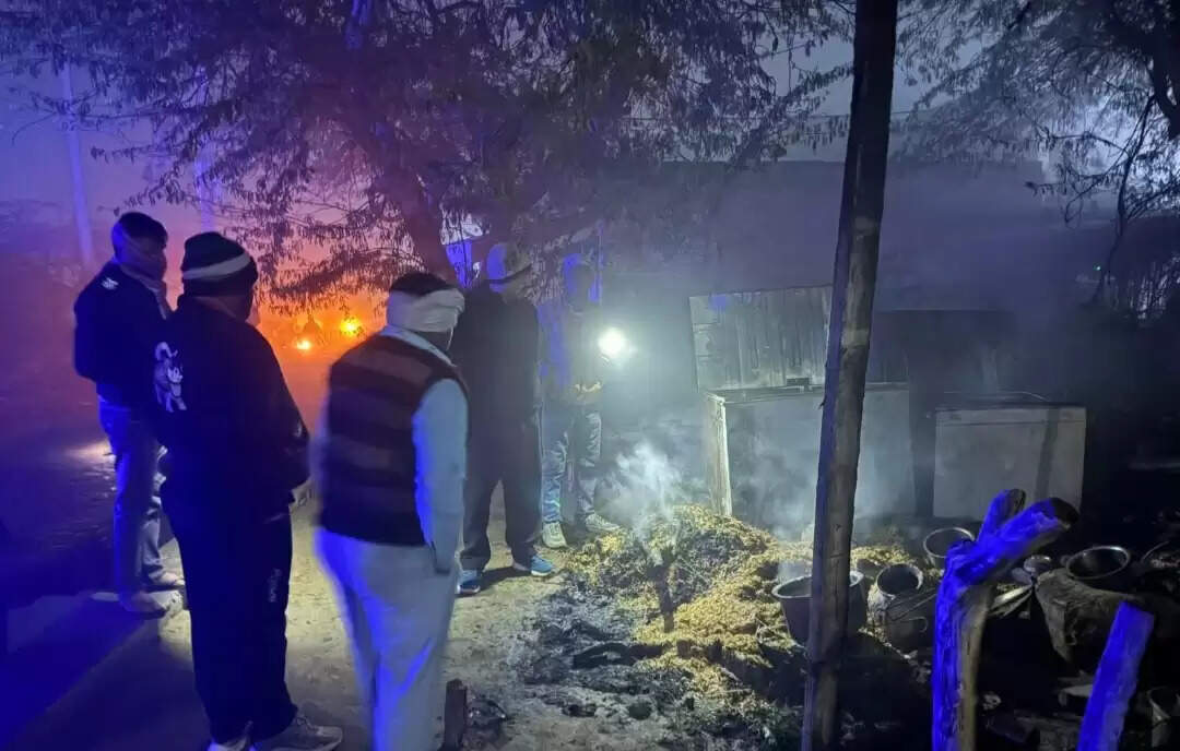 हाथरस: झोपड़ी में लगी आग, जिंदा जलकर वृद्ध की मौत