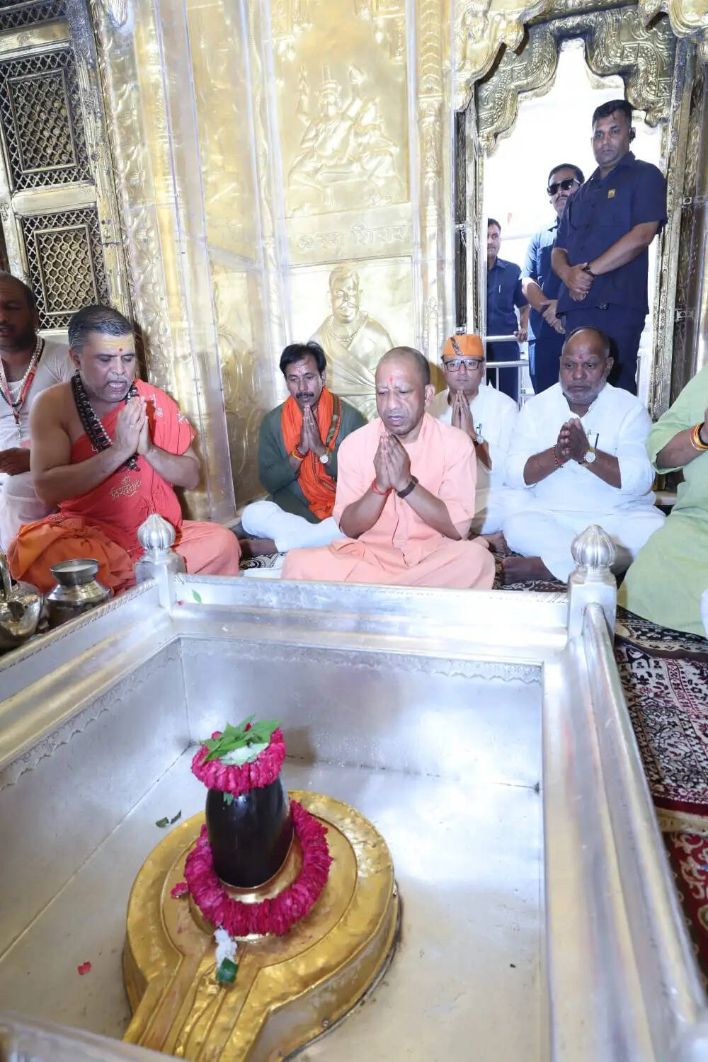 (अपडेट) मुख्यमंत्री योगी आदित्यनाथ ने बाबा कालभैरव और श्री काशी विश्वनाथ मंदिर में किया दर्शन पूजन