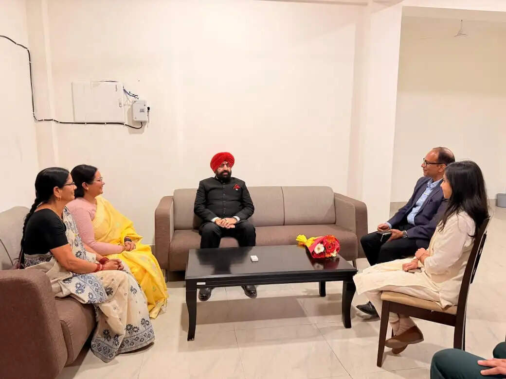 श्रीनगर गढ़वाल में राज्यपाल के हेलीकॉप्टर की इमरजेंसी लैंडिंग, गैरसैंण जाते समय अचानक उतारना पड़ा हेलीकॉप्टर