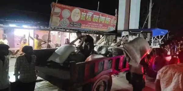 भागलपुर के खरीक प्रखंड में बड़ा हादसा: गंगा के भीषण कटाव से 300 मीटर रेलवे बांध ध्वस्त, गांवों में मची अफरा-तफरी