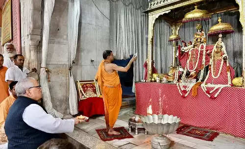 राज्यपाल ने गोविंद देव जी मन्दिर में पूजा अर्चना कर की सबके मंगल की कामना