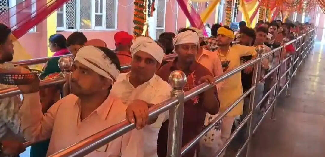बालासुंदरी मंदिर त्रिलोकपुर मेले के 12वें दिन 2500 श्रद्धालु पहुंचे, 11.87 लाख चढ़ावा