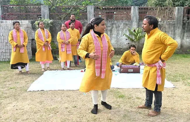 भूमि सर्वे के प्रति जन-जागरूकता बढ़ाने के लिए&nbsp;राजस्व&nbsp;विभाग&nbsp;ने&nbsp;किया&nbsp;&nbsp;नुक्कड़ नाटक&nbsp;का&nbsp;आयोजन