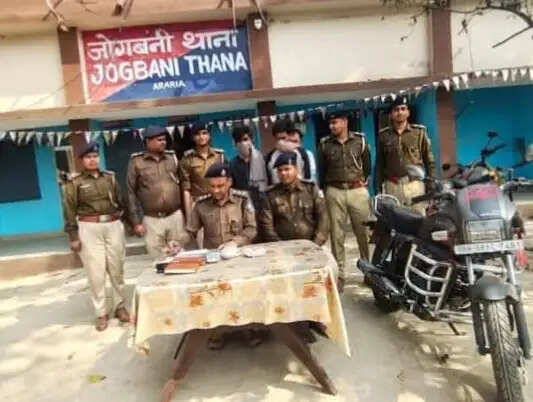 स्मैक के साथ बाइक पर सवार दो युवक गिरफ्तार