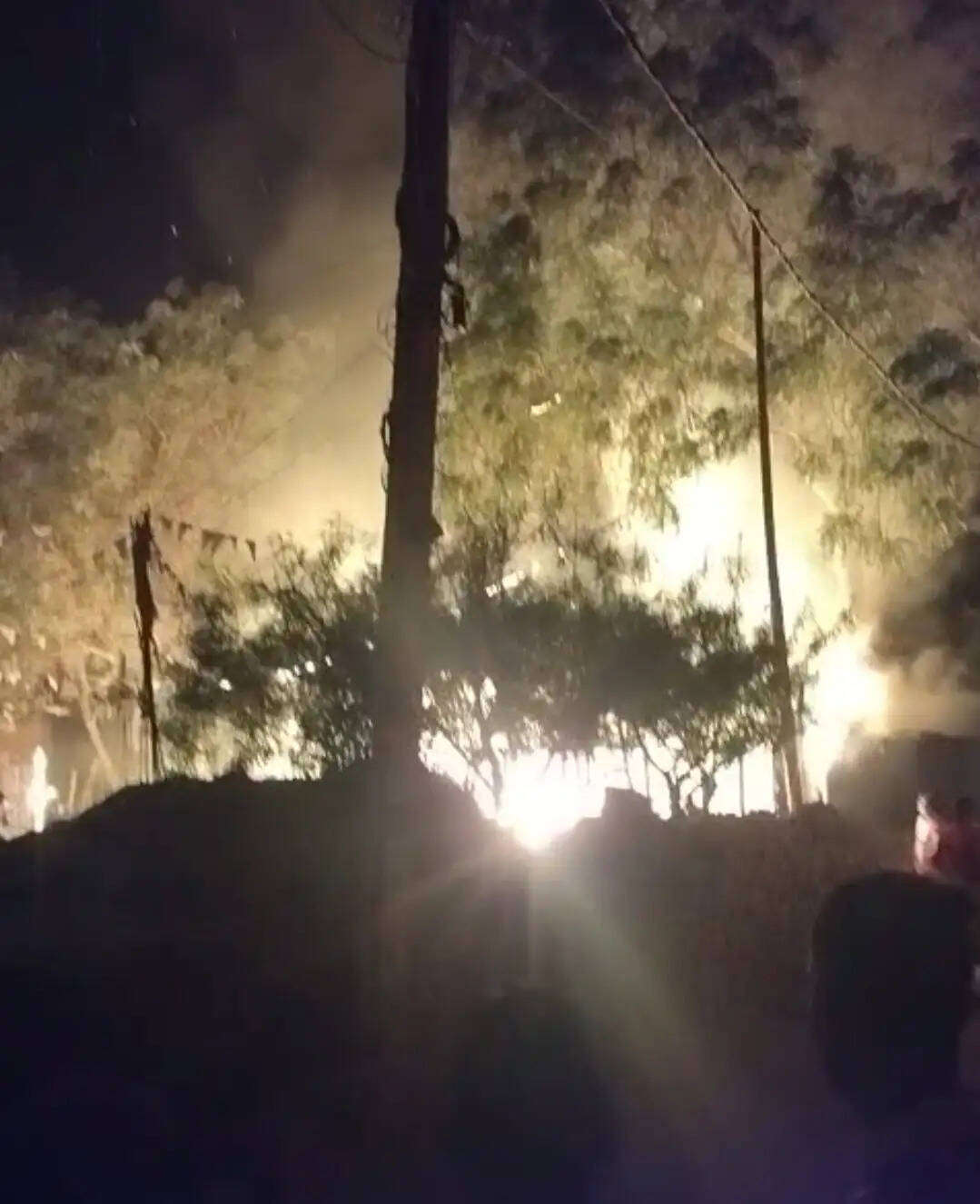 सारण के बंद पड़ी देसी शराब फैक्ट्री में लगी आग