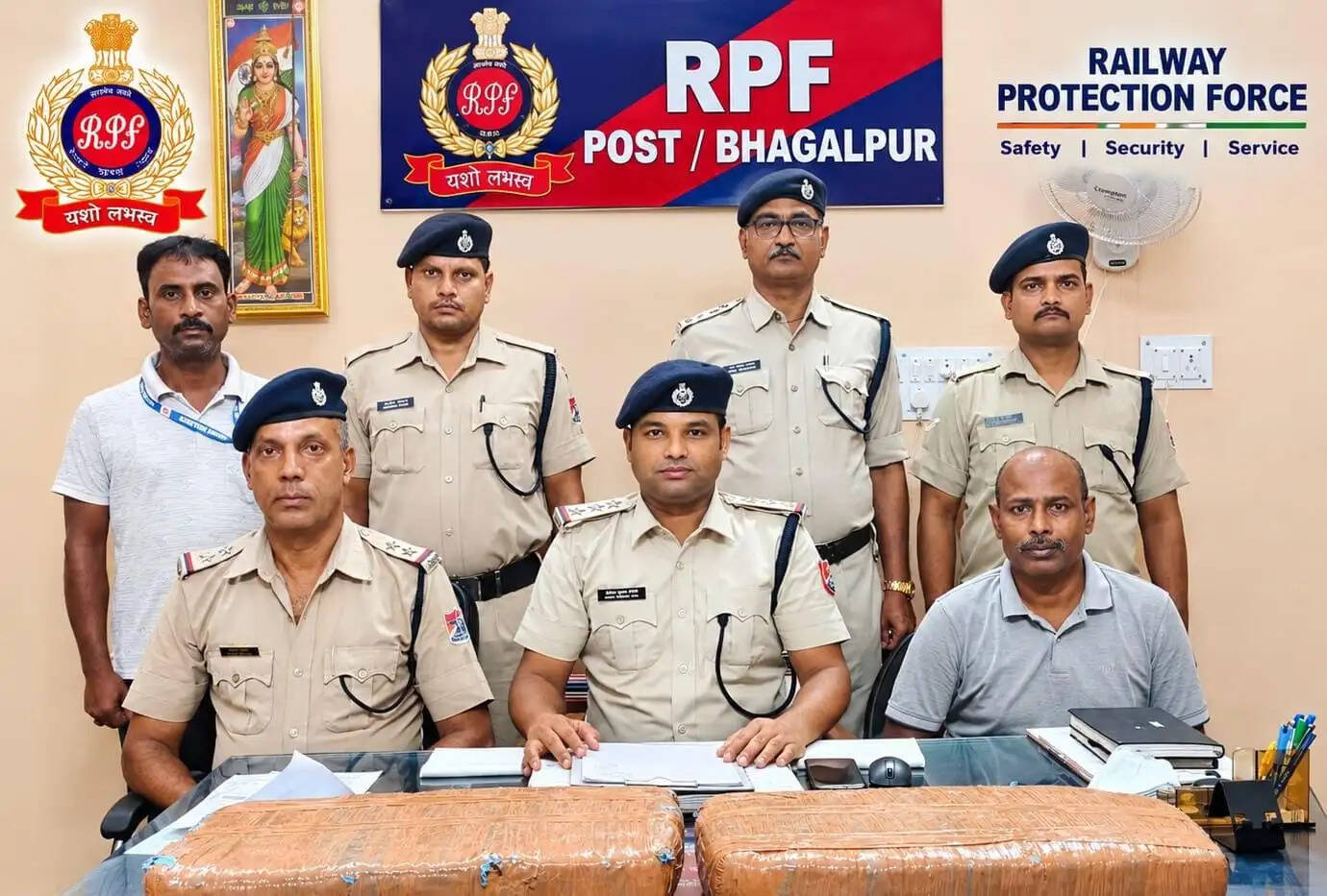 भागलपुर रेलवे स्टेशन पर आरपीएफ की बड़ी कार्रवाई, 16 किलो गांजे के साथ लावारिस बैग बरामद; कीमत करीब 8 लाख रुपये