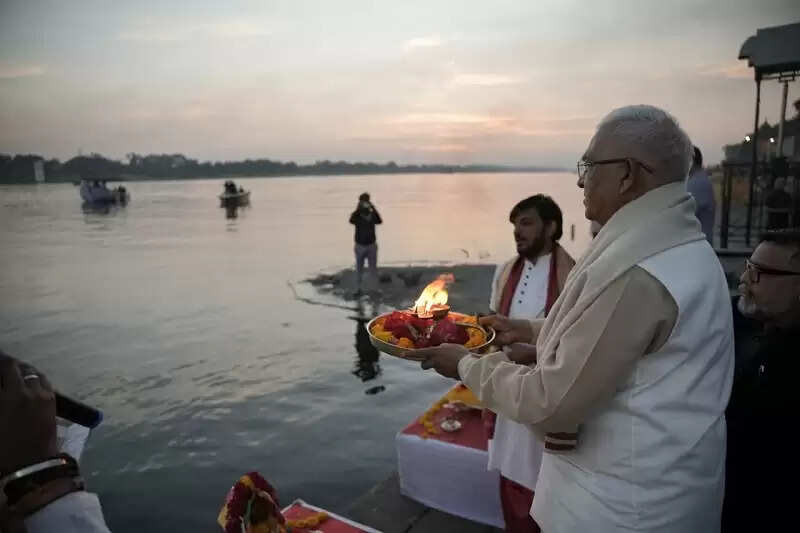 मप्रः राज्यपाल पटेल ने महेश्वर के अहिल्या घाट पर की माँ नर्मदा आरती