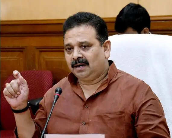 राजस्व का नुकसान होने से बचाएं, ईमानदारी से कार्य करें अधिकारी: रवींद्र जायसवाल