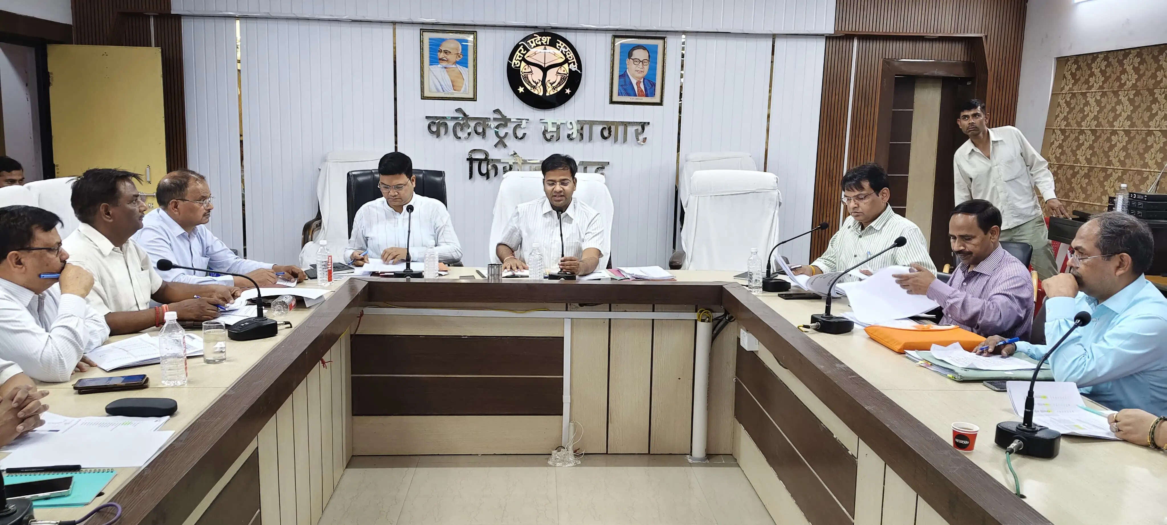 खराब रैंकिंग पर नाराज हुए डीएम, दो सचिवों को निलंबित करने के आदेश