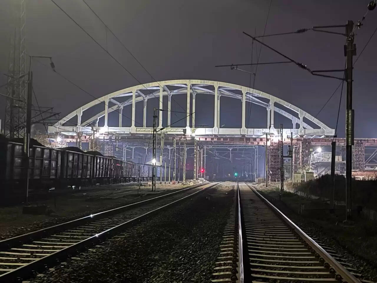 अनूपपुर: फ्लाईओवर ब्रिज का गर्डर लॉन्चिंग कार्य पूर्ण, कार्य अब भी अधूरा