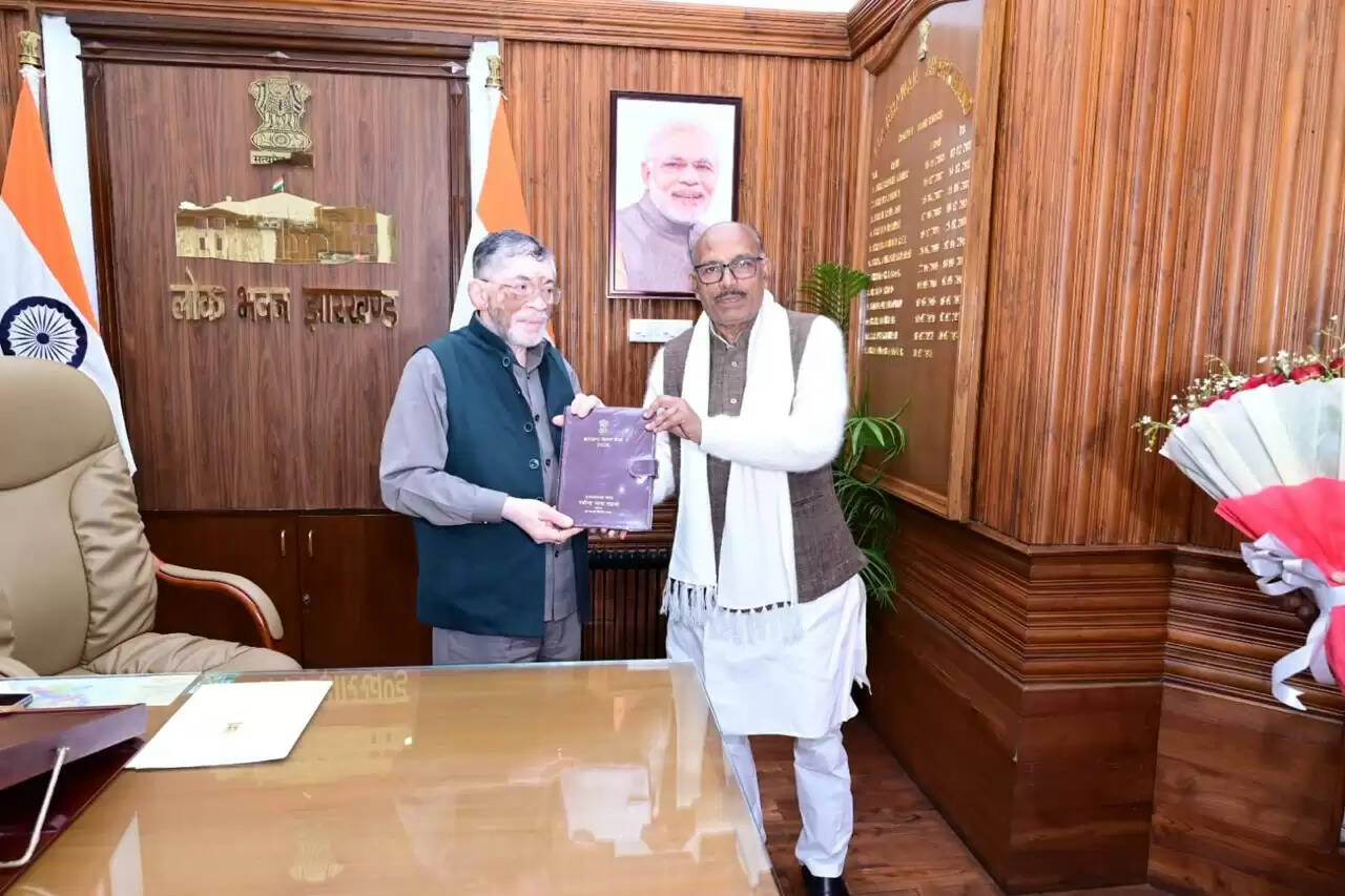 विधानसभा अध्यक्ष रबींद्रनाथ महतो ने राज्यपाल संतोष गंगवार को नए साल की दीं शुभकामनाएं