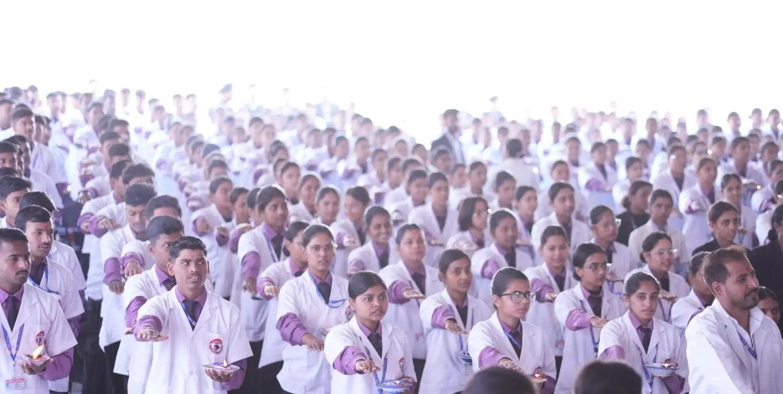 केयर कॉलेज ऑफ नर्सिंग में शिक्षार्थियों का शपथ ग्रहण समारोह संपन्न