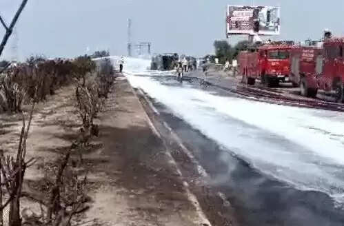 जयपुर में केमिकल टैंकर बना आग का गोला, हादसे में ड्राइवर जिंदा जला