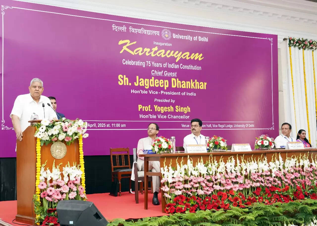 नागरिकों की शक्ति और लोकतंत्र का आधार है संविधान : उपराष्ट्रपति