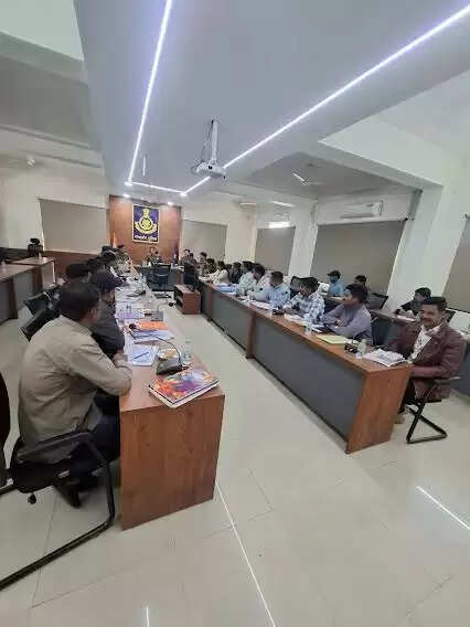 मंदसौरः नव वर्ष&nbsp;की रात हुड़दंग की तो खैर नहीं, एसपी ने ली आसूचना तंत्र की बैठक