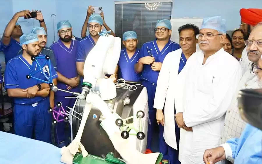 मुख्यमंत्री ने श्री नारायणा हॉस्पिटल में घुटना प्रत्यारोपण के लिए पूर्णतः ऑटोमेटिक रोबोट का किया शुभारंभ
