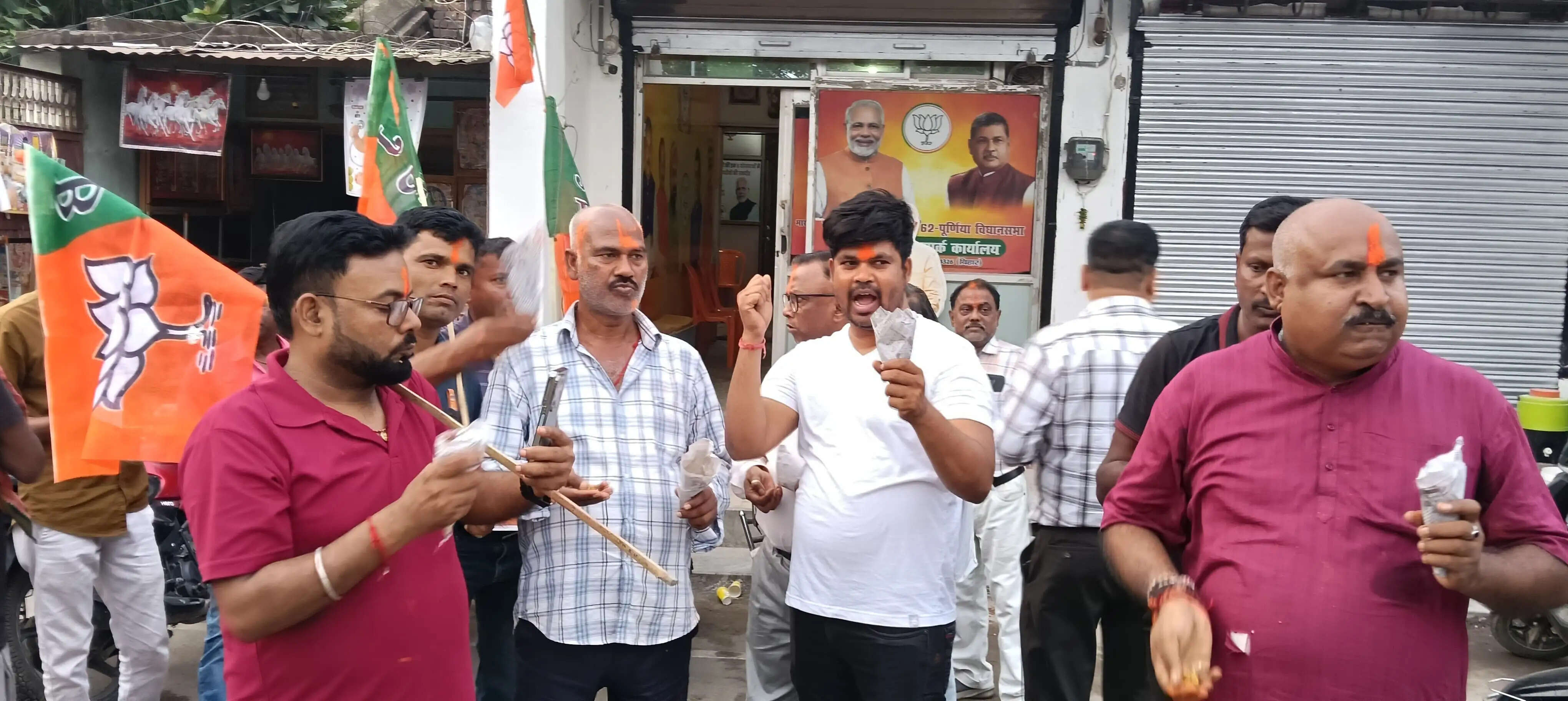 भाजपा की प्रचंड जीत पर विधायक विजय खेमका ने दी बधाई, पूर्णिया में जश्न का माहौल