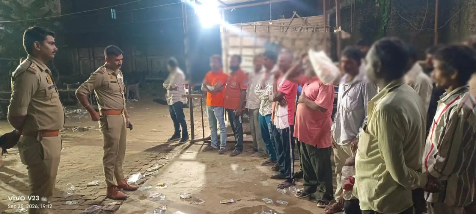 एंटी चीयर्स के तहत खुले में शराब पीने वालों पर पुलिस की कार्रवाई
