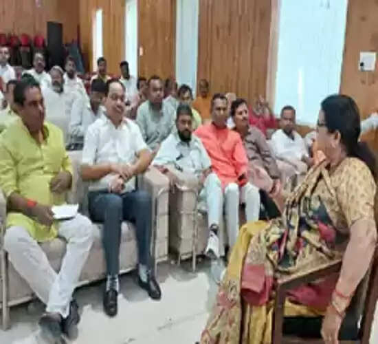 भाजपा पार्षद पति के पक्ष में उतरी कानपुर की महापौर, दोनों पक्ष करें समझौता