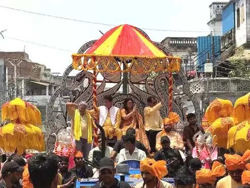 प्रयागराज में दिव्यता के साथ निकली राष्ट्र हनुमंत कथा मंगल कलश यात्रा