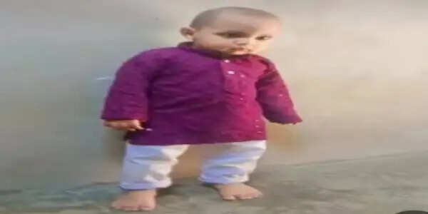 अयाेध्या की एसडीआरएफ टीम ने 22 घंटे बाद तालाब से खाेज निकाला मासूम का शव