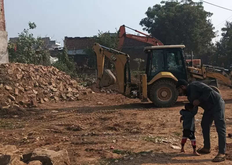 ग्वालियरः 4500 वर्ग फीट क्षेत्र से हटाए गए एलीवेटेड रोड में बाधा बन रहे अतिक्रमण