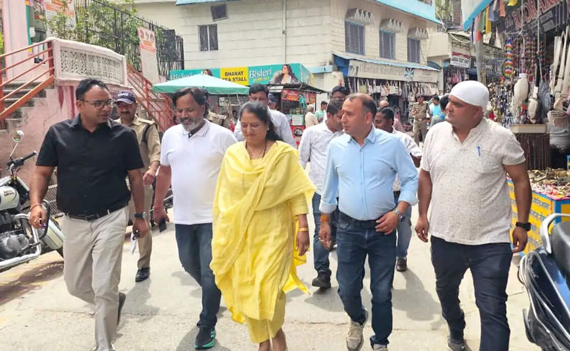 कुंभ 2027 की तैयारी तेज, स्वर्गाश्रम क्षेत्र के घाटों का निरीक्षण