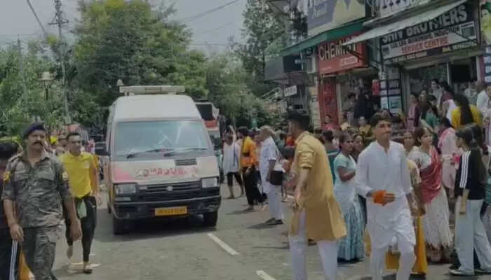 रथ यात्रा में एम्बुलेंस को निकलने का स्थान देकर दिया मानवता का संदेश