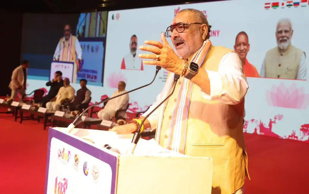 कांग्रेस सपा का गठबंधन, ठग बंधन हैः गिरिराज सिंह