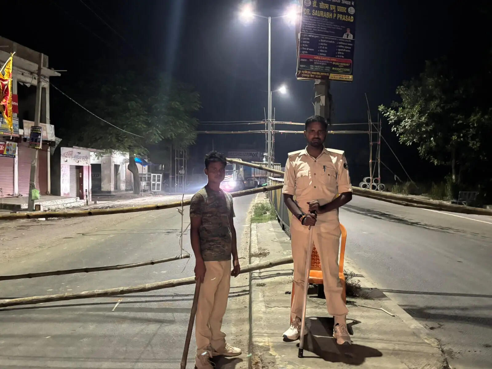 गंडक की बाढ़ से मुजफ्फरपुर-छपरा एनएच-102 पर संकट, अम्बारा चौक के पास बैरिकेडिंग कर मार्ग बंद