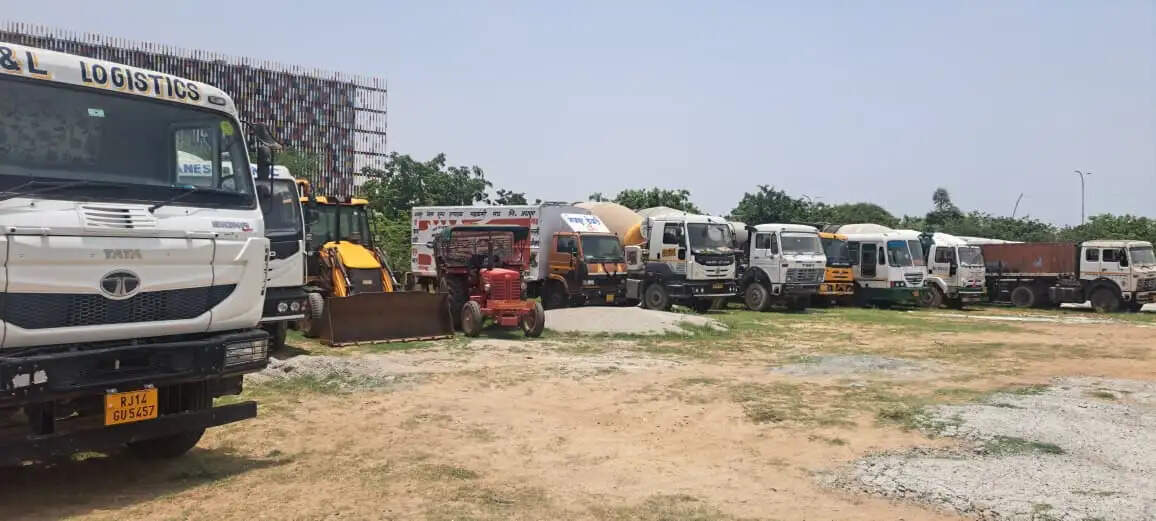 नो-एंट्री में दौड़ रहे भारी वाहनों पर जयपुर पुलिस का हंटर: 17 डंपर-मिक्सर और ट्रक जब्त