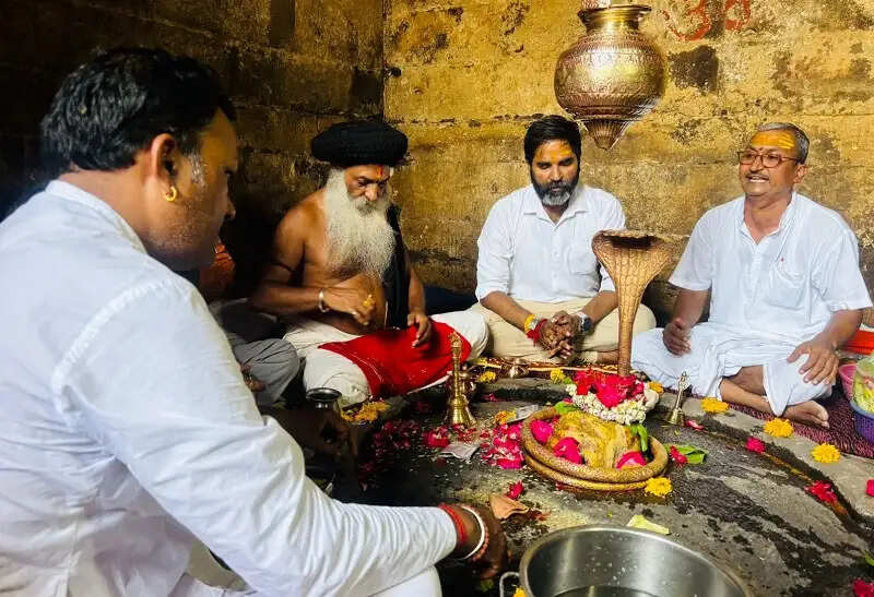 मप्रः तीर्थनगरी ओंकारेश्वर में अतिप्राचीन वृद्धकालेश्वर महादेव ने 40 वर्ष बाद दिए भक्तों को दर्शन