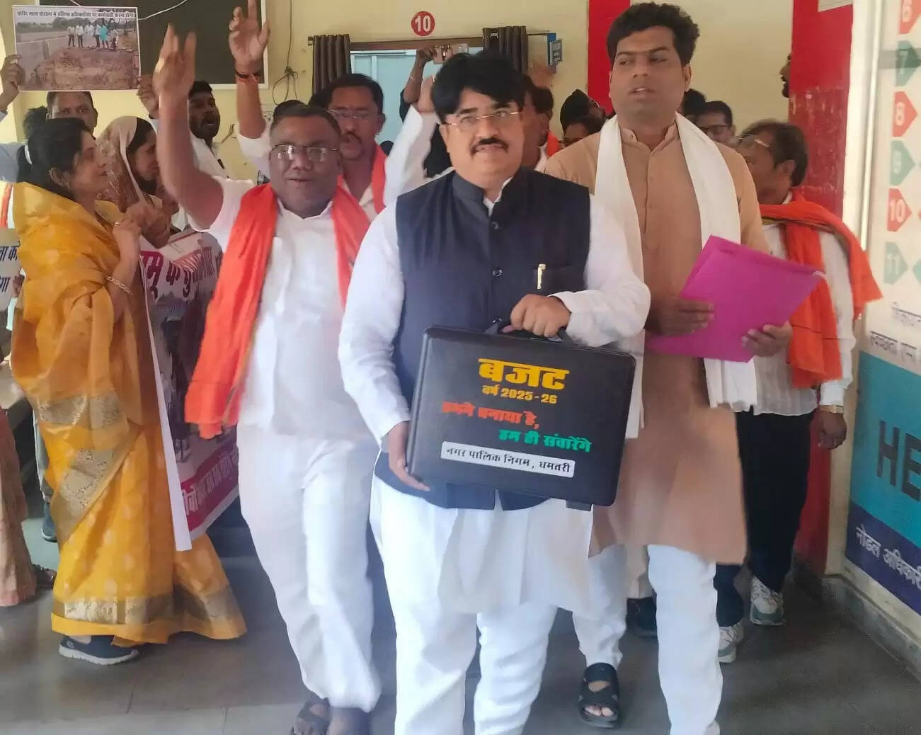 धमतरी निगम की सामान्य सभा की बैठक रही हंगामेदार, महापौर ने किया 52 लाख लाभ का बजट पेश