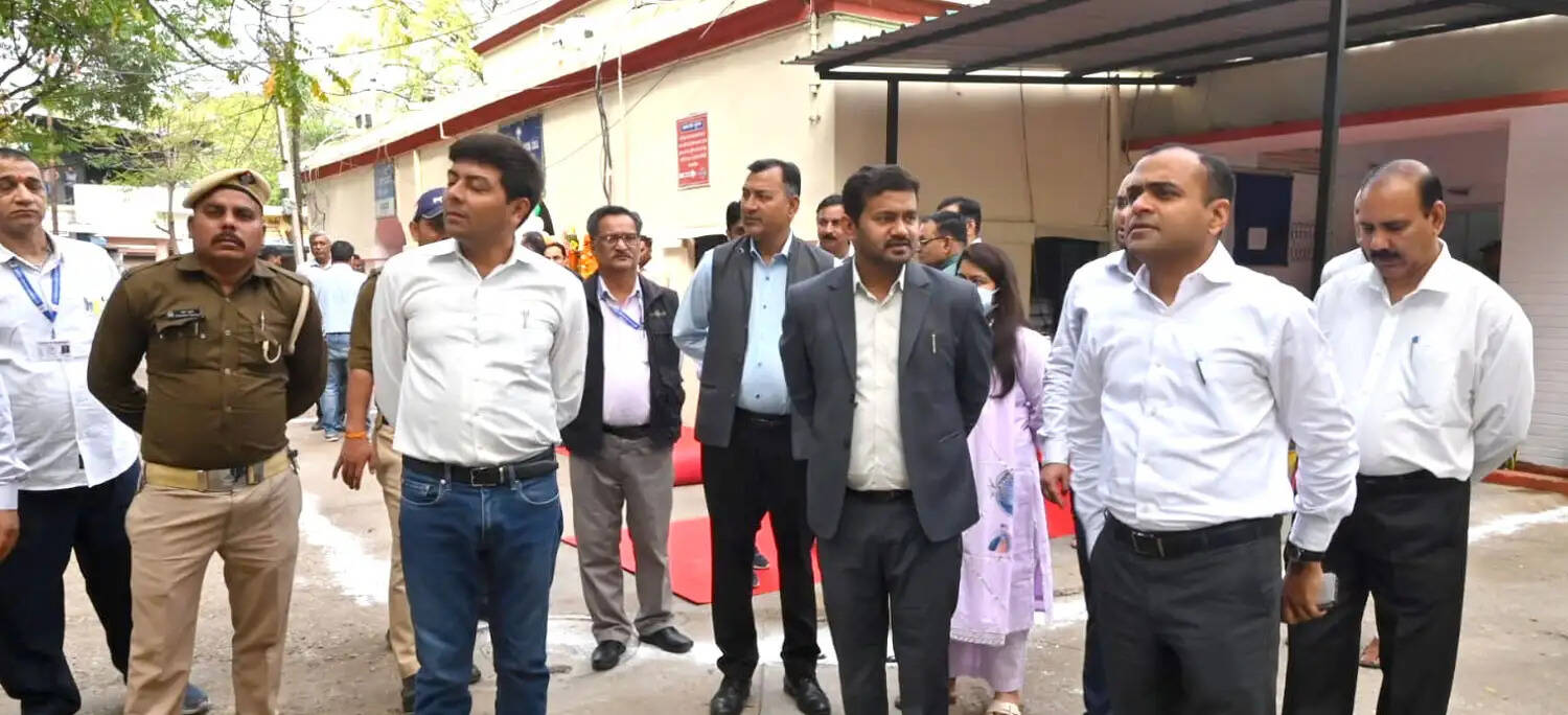 तहसील रूड़की का डीएम ने किया निरीक्षण, लंबित वादों के शीघ्र निस्तारण के निर्देश